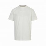 Fendi 芬迪 25Ss 暗纹刺绣字母Logo短袖 面料:15S精棉平纹面料 230G 纯棉质织物组织结构为平纹，面料的织物表面平整细腻，质地紧密，具有良好的