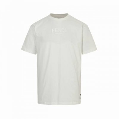Fendi 芬迪 25Ss 暗纹刺绣字母Logo短袖 面料:15S精棉平纹面料 230G 纯棉质织物组织结构为平纹，面料的织物表面平整细腻，质地紧密，具有良好的