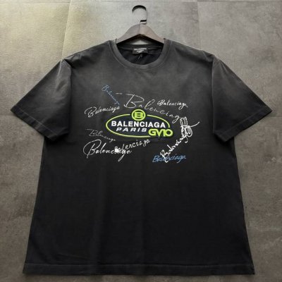 爆款推荐Xs~L Balenciaga巴黎世家2025新款棒球签名款短袖T恤 原版面料高版本高品质 网红明星同款 阿苏特定染工艺 搭配喷马骝工艺 渐变做旧 多次