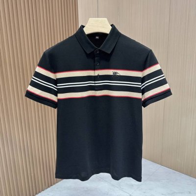 Burberry 巴宝莉 2025Ss春夏新品翻领，官网同步发售 简单大方 干净利落剪裁 高端商务休闲条纹翻领，选用棉质莫代尔布料搭造，柔软细腻，点缀马术骑士徽