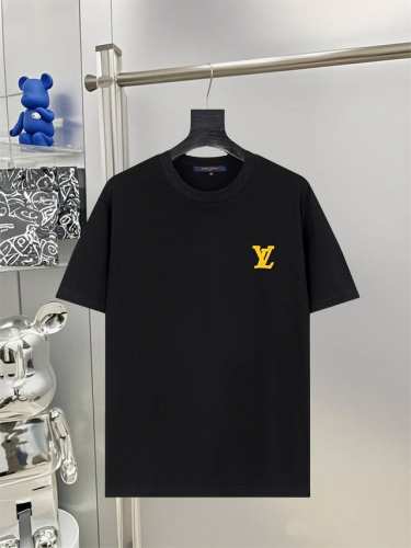 Lv路易威登25Ss新款短袖 最高版本重工艺印花经典Logo图案 高标准定制 上身非常有型 客供进口高档280克纯棉面料质感非常细腻 细节工艺精湛考究 塑造性极