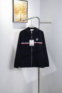 款号 Y173 蒙口 Moncler胸口3D立体万针精密刺绣防晒服皮肤衣 男女同款 双色隐形护甲 重构夏日奢侈法则 你的每寸肌肤都值得防护 双色选择即是向平庸夏