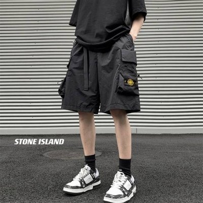 stone Island 石头岛25Ss新品工装机能风大口袋徽章Logo百搭休闲短裤，经典百搭永不过时，夏季出行必备百搭短裤 高密度特定梭织全棉纱卡面料，上身舒