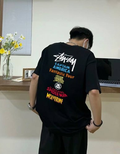 Stussy 斯图西美国队长圆领短袖半袖T恤 面料采用260克纯棉双纱食毛面料 双线二本针压线 久洗不变形 原版定制三标 高端进口印花 随意水洗 情侣可穿 男女