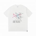 p100 始祖鸟 Arc’Teryx款号25024 胸前印花 Logo短袖T恤 采用60支双股，实280克全棉面料。上身透气，绝不起球，手感柔软舒适，全衣平车走