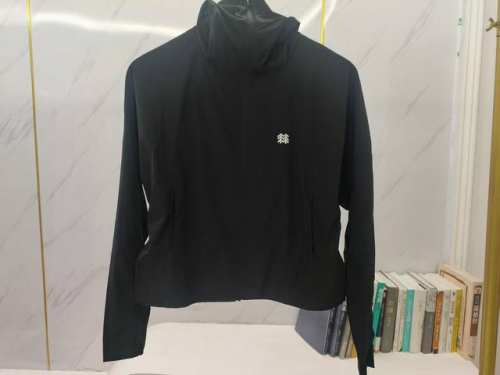 核心私 可隆 Kolon 防嗮衣 ■ Upf130＋防晒衣 ■ 面料：84.6％锦纶 11.1％氨纶 4.3％聚酯纤维 ■尺码：M-2Xl ■女款 ■ 凉感面料