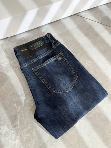 Tom Ford 汤姆福特 2025早春新品发售 牛仔高级百搭实用主义不哗众取宠 港澳台地区限定款 立体裁剪纯棉材质 台湾外贸公司承接 材质精致细腻似乎是普拉达