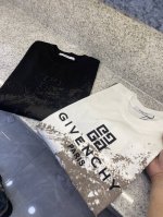 gvc纪梵希25 Sst新品春夏首发专柜 品相完美 最新款短袖圆领T恤高端订制 设计前卫时尚！品牌Logo重工艺设计高端定制长绒欧棉180克面料手感柔软.穿着舒