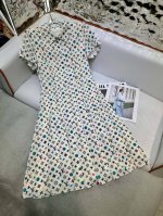 louis Vuitto* 25Ss新款翻领压折连衣裙 印花面料 收腰版型 做工精细 高品质 单色三码 Sml