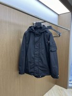 pd 2025开纯新款男士连帽夹克外套，高定专柜面料 透气舒适度高，细节无可挑剔，品牌元素设计理念，做工考究工艺复杂，专业代购级体现高品质。Lz手感细腻柔软！呈