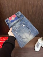 p250 【蒙口】 2025新品 专柜有售 实体店极品牛仔裤专柜原版1:1好货，适合各个年龄段。市场最高版本的欧洲进口面料。舒适柔软亲肤，上身效果超级棒时尚百搭