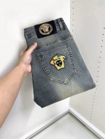 Versace 范思哲 爆款来袭 新款新品 专柜有售 实体店已极品牛仔裤专柜原版1:1好货，适合各个年龄段。市场最高版本的欧洲进口面料。舒适柔软亲肤，上身效果超