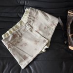 25春夏新款 法式碎花牛仔 可叠穿跟单穿的两件式裙裤 时髦的女团腿走起 短裤是完全可以单穿的哦 休闲又浪漫的碎花复古原胚感 有股岁月美 版型做了小修改 轻微适度