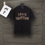 110 款号：A118 louis Vuitto*2025最新款印花短袖T恤 采用直喷印花，印花效果通过计算机测色、喷印多方位测试后生产。印花效果轻薄无胶感，图