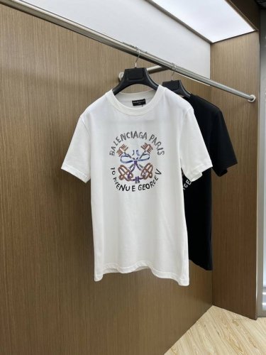 p210 Bbg 高定面料 2025春夏新品上市時尚經典圓領短袖時尚單品設計，更加時尚舒適，高標準定制，上身非常有型，人工手繪工藝， 客供輔料，客供進口高檔面料