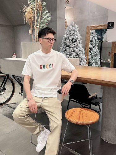 gucci Gc 25Ss早春新款 经典字母Logo哇胶厚板短袖 轻奢主义 男女日常通勤穿搭必备单品 正确版本 欢迎对比 码数：S-2Xl