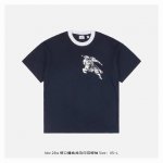 burberry 博柏利 25Ss 领口撞色战马印花短袖 面料采用230克重精梳棉，定制32支1*1螺纹，成衣两遍水洗处理，面料舒适亲肤无异感，定制定染面料，纺
