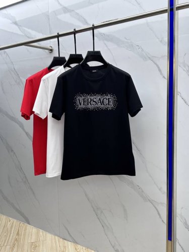 versace 范思哲 2025春夏新款短袖烫钻，高版本，专柜同步！很有辨识度，超级有质感！叠穿打底就很有博主范儿了 ，低调有品位 ，原版面料 ，丝光棉面料，上