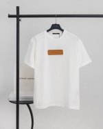 顶级版本.官网品质 Louis Vuitton*路易威登 Lv Ss25贴饰标牌短袖T恤 采用原板独家定制260克32支双莎纯棉面料 质感非常柔软舒服 100%