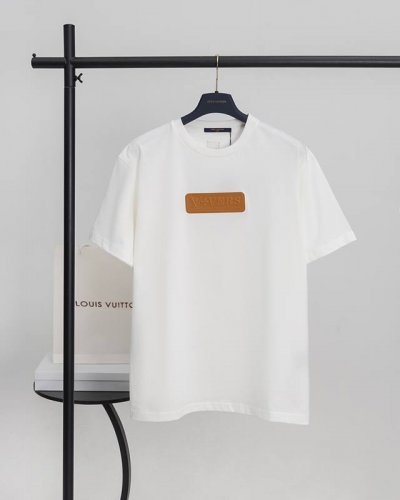 顶级版本.官网品质 Louis Vuitton*路易威登 Lv Ss25贴饰标牌短袖T恤 采用原板独家定制260克32支双莎纯棉面料 质感非常柔软舒服 100%