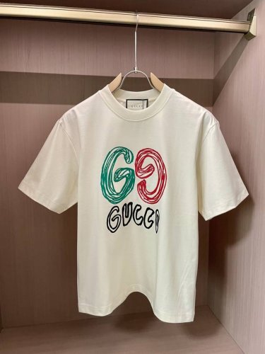Gucc 2025春夏新品，优选特定原版开发330支双股精棉平纹面料，上身挺阔舒适度佳，外穿内搭随意搭配，男女同款 尺码S-Xxxl