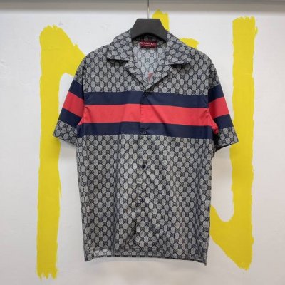 P290Gucci 1921”织带印花衬衫 Size :S-Xl 这款单品出自Gucci Lido系列，设计灵感源自意大利海岸的夏日风情和海滩俱乐部。早秋系列聚