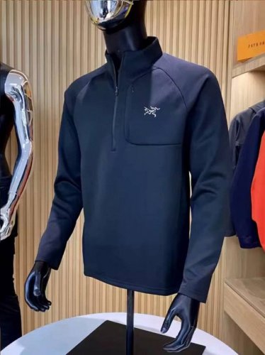 130 Arc'teryx 始祖鸟户外运动半拉链防风功能性卫衣！男女同款！ 机能阳离子面料的鸟家热度上衣，春秋给你带来温暖的一款卫衣，给你最专业的户外上衣，绝对