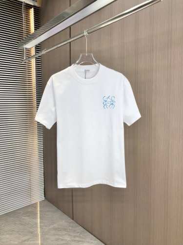 Loew 罗意威 2025春夏新款 圆领短袖 手绘印花 采用高克重320克双纱精梳棉面料 微宽松版型 面料手感柔软厚实 男女同款 颜色：黑 白 码数：Smlxl