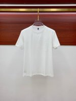巴宝莉25Ss春夏 新品 定制蚕丝面料丝滑透气！时尚经典圆领短袖时尚单品设计，更加时尚舒适，高标准定制，上身非常有型，胸前品牌经典Logo 图案 客供辅料，客供