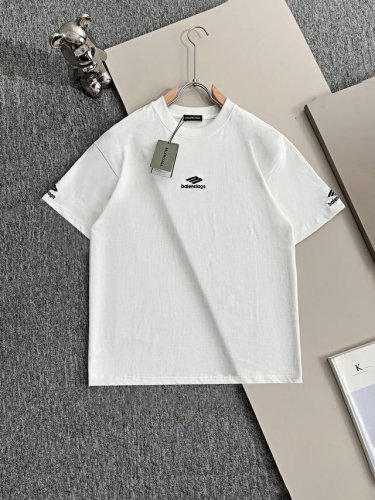 p110 Balenciaga* 2025春夏款上新 原高版本 巴黎世家 面料采用270克高密度纯棉 不变形 不缩水 工艺介绍：双线走位 前面精密万针刺绣+左右