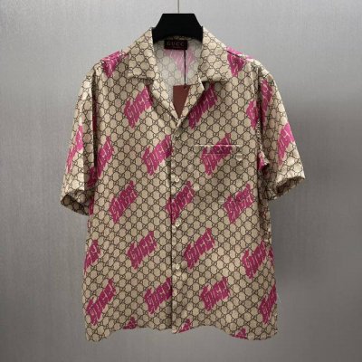 印花斜纹桑蚕丝保龄球衫 size : S-Xl 在2025早秋系列中 中国艺术家Currynew Xiang zhang 挥洒创意巧思 将全新品牌标识融入男士成