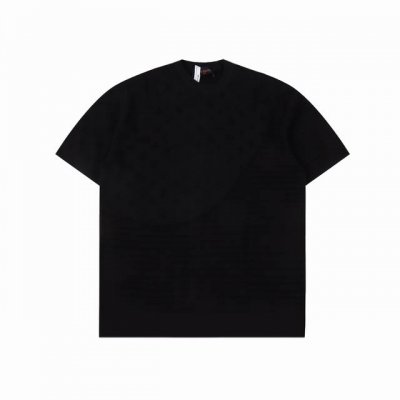 louis Vuitton 路易威登 老花满印针织套装短袖 原8,850购入 采用高质纯棉14S细针织片 德国进口提花机织片而成 电脑扫描胸前描绘字母图案 提花