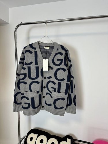 款号：Hmy12# Gucci古驰双G满印针织开衫男女款 对色定染羊毛混纺棉纱线 高克重高密度超高品质 毛料柔软细腻亲肤 触感软糯丝滑 手感不是一般舒服 全部对