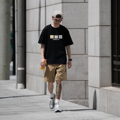上新！元素碰撞，超级吸睛！Adidas 阿迪达斯三叶草情侣款圆领短袖T恤，全部采用上等原料，质感好颜色鲜明！ 这种款式上身回头率超高！基础款的圆领Tee,男女均
