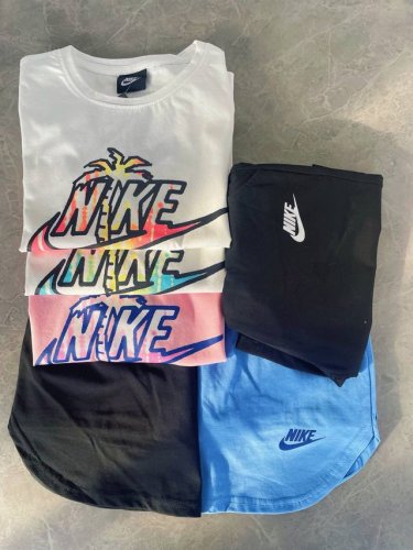 裙裤套装 短裤套装 尺码130-170 Nike耐克儿童短裤裤裙套装这款套装男孩配T恤短裤 女孩T恤裙裤即简单实用时又尚，宽简松约款有国际范又炒可鸡爱，超级火的