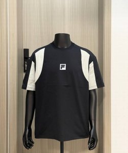 130 fila/斐乐城市轻设计夏日短袖Tee 视觉效果完美到炸 致敬经典，彰显高贵品质！ 经典印花 约而又不失辨识度 欧美街头风格十足 提升层次感 更显高档大