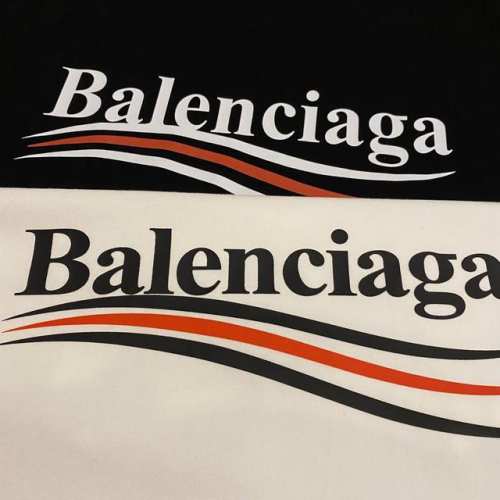 巴黎世家Balenciaga波浪可乐字母图案宽松印花情侣短袖 情侣同款 定织定染一致260G纯棉双纱面料 同缸零色差领口螺纹 四针六线工艺 面料舒适透气 机洗不