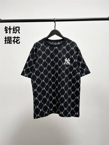 高品质！Mlb柜子新款满印提花短袖T恤！三标齐全，四联吊卡，原厂包装！通肩压条保证舒适性！2025Mlb Ny 针织提花满印款 情侣圆领短袖高端品质 专柜1：1