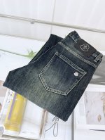 p200Moncler 25Ss夏季新品水洗休闲牛仔裤，专柜同步有售，原单狠货，进口原版水洗弹力面料，舒适有弹性，独特设计风格，顶级浮雕工艺字母图案Logo，原