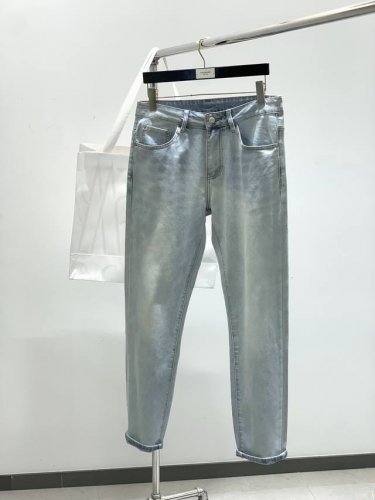moncler 蒙口，2025春季最新品，专柜同步有售，原单狠货，时尚休闲水洗牛仔裤，采用进口原版水洗面料，顶级印胶工艺字母图案Logo，原版五金辅料装饰，简单