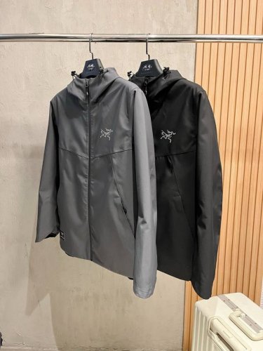 开春新品 ARC’TERYX*始祖鸟24ss新款轻薄硬壳冲锋衣 百搭户外男女同款 采用原厂GORE-TEX科技面料 细节辅料全部同步gtx材质严密防风！不易脏污