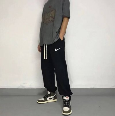 nike耐克经典小钩百搭宽松运动卫裤束脚裤休闲裤子 ｜无敌版型｜｜男女同款｜ 面料采用超高品质华棉 最大的优点就是亲肤性跟保形性好 顶级面料带来超舒适上身感受