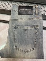 经典大牌阿玛尼牛仔裤长裤 男装品牌服饰简约大气潮流时尚款修身小脚牛仔裤 夏薄款微弹力舒适透气纯棉面料 百搭耐看款永不过时 码数28 38 齐全