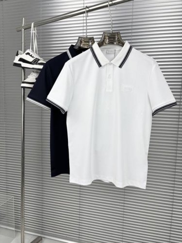 季新品翻领Polo短袖 时尚单品设计，更加时尚舒适，高标准定制，上身非常有型，奢华品牌经典Logo图案 客供辅料，客供进口舒适透气面料质感非常细腻，细节工艺精湛