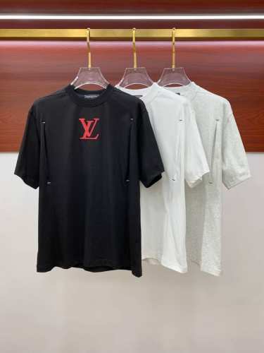 Lv2025Ss新款经典圆领短袖，时尚百搭经典元素打造精致工艺专柜面料，顶级元素融合打造，经典短袖3标齐全，潮男时尚，无论是上身舒适度还是都是无可比拟的存在，男