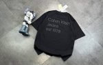 潮牌Ck胸前小标贴布凹凸绣短袖T恤！ ：240G双纱潮牌专用棉，纹理清晰，质感满满，同缸定染1×1无色差精密纯棉螺纹，层搭叠穿，自留好货，强烈推荐~所有的辅料全
