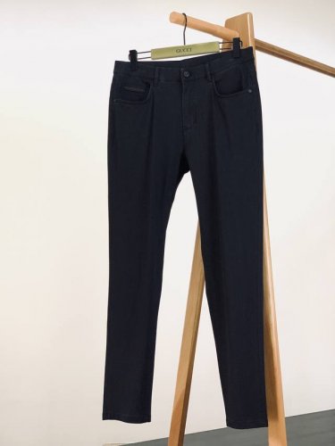 Ermenegildo Zegna 杰尼亚 2025Ss春夏新品 男款原色系丹宁Coolmax科技纤维环保面料微锥形黑色休闲裤 关于款式及设计： 精致工艺、高级