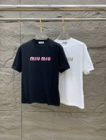 Ssmiu家纯棉最新面料经典标识图案Logo时尚简约潮流短袖，最顶级的品质专柜原单短袖，顶级制作工艺进口面料，专柜款独特设计，采用进口高端订制面料。官网在售！面