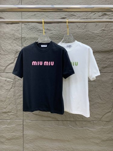 Ssmiu家纯棉最新面料经典标识图案Logo时尚简约潮流短袖，最顶级的品质专柜原单短袖，顶级制作工艺进口面料，专柜款独特设计，采用进口高端订制面料。官网在售！面