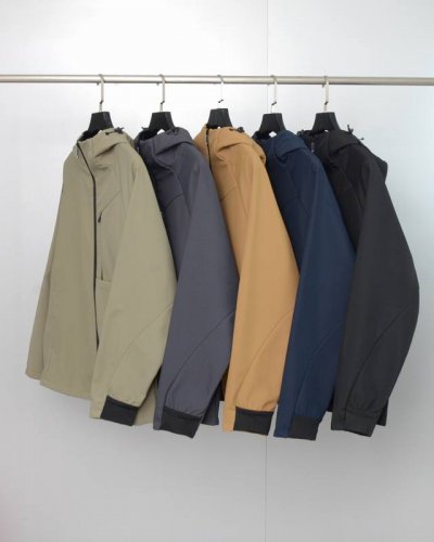 220 Descente~迪桑特春季五色户外软壳防水运动休闲外套 1连帽抓绒软壳男士全天候户外运动冲锋衣外套！户外梭织软壳材质，致密梭织哑光肌理！防泼、抗风、耐